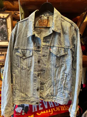 13. Vintage Levis Denim Faded Out Trucker Jacket, Large