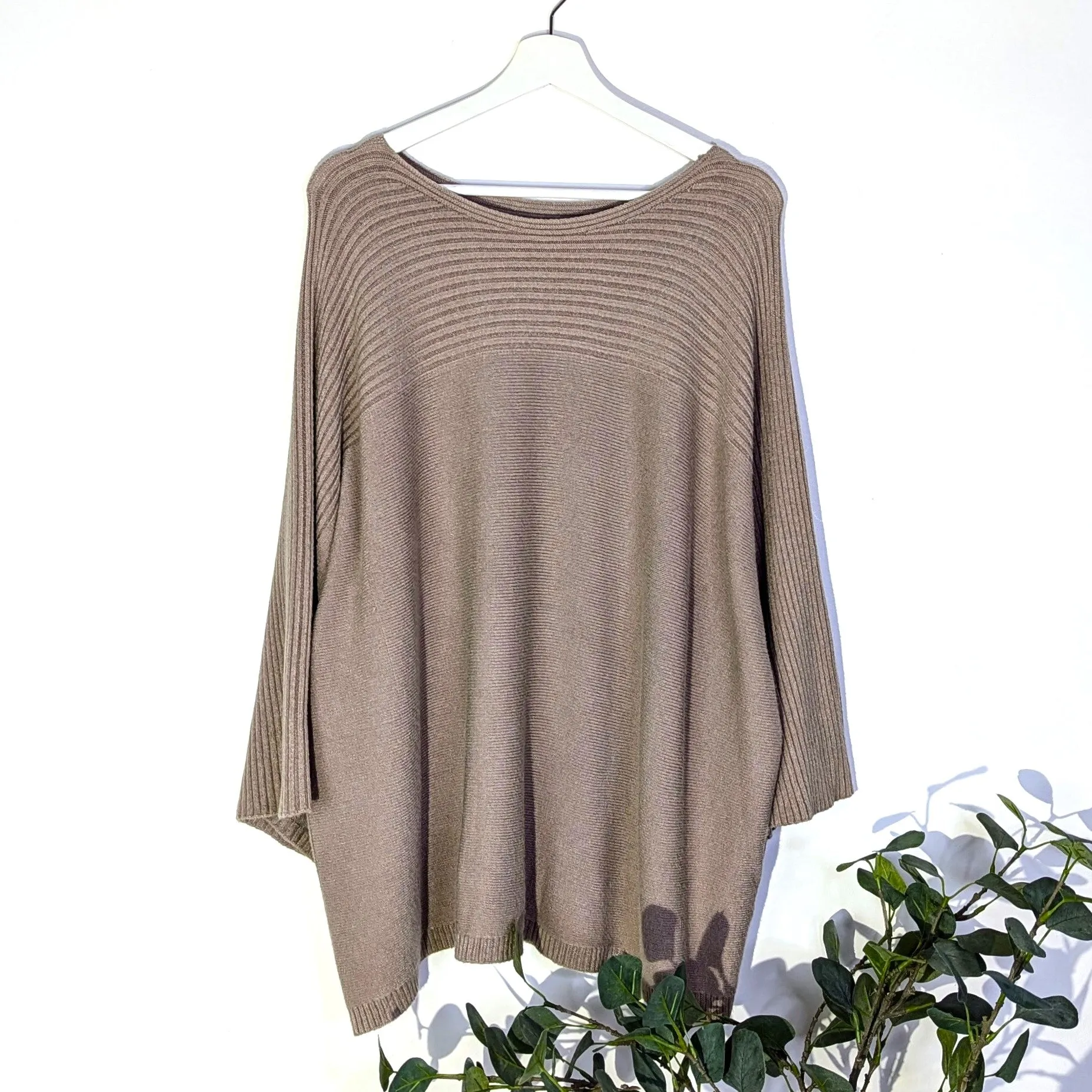 Viscose mix 3/4 sleeve jumper with upper ribbed section (M-L)